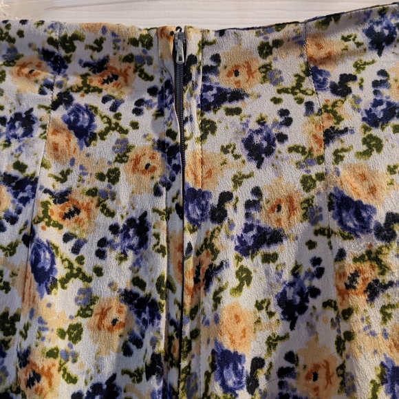 🆕WOT UO | Floral High Waisted Wide Leg Pants - Picture 4 of 7
